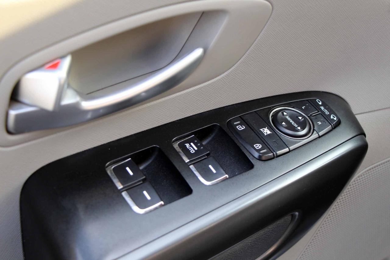 2017 Kia Sedona LX - Photo #33