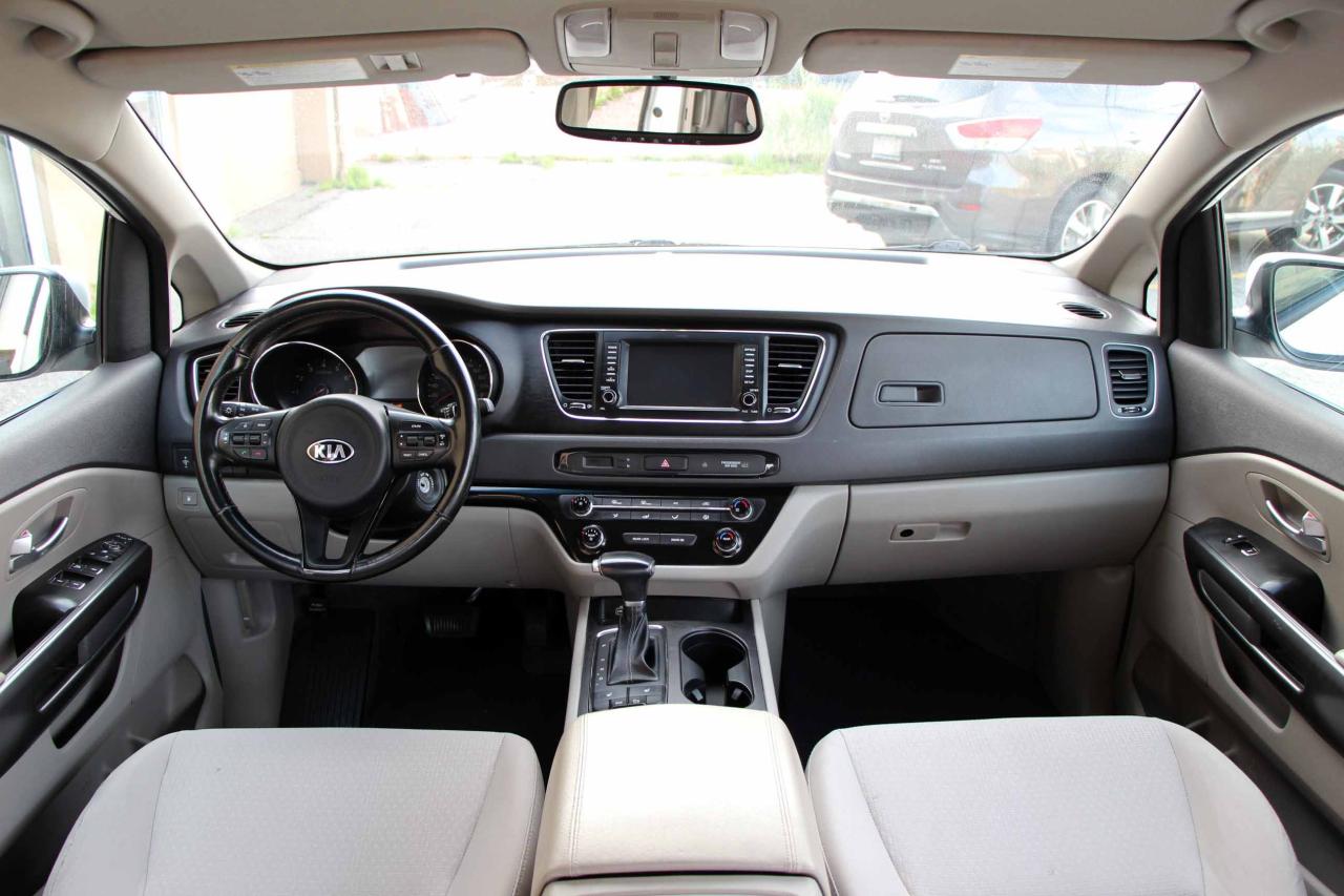 2017 Kia Sedona LX - Photo #26