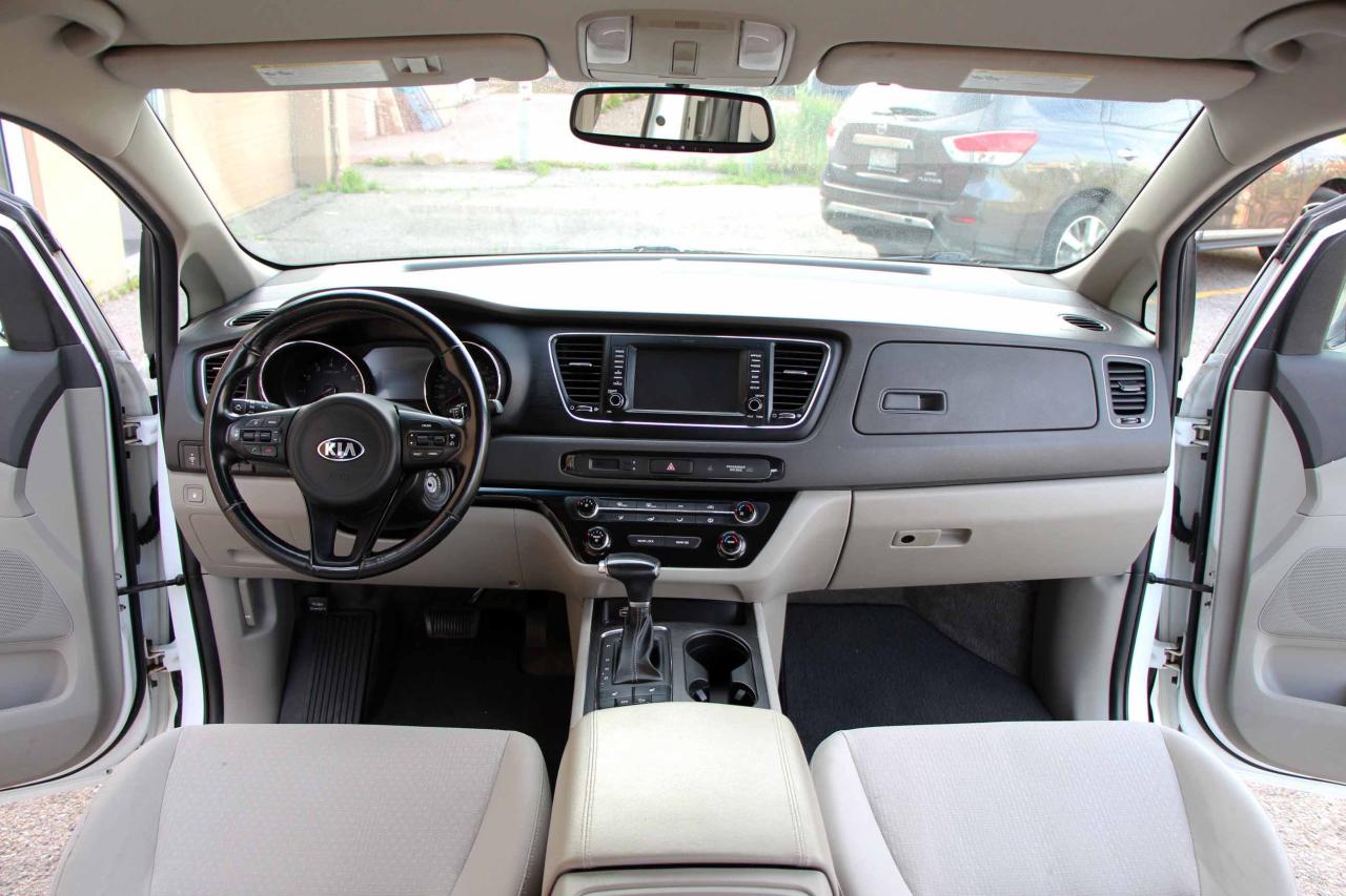 2017 Kia Sedona LX - Photo #25
