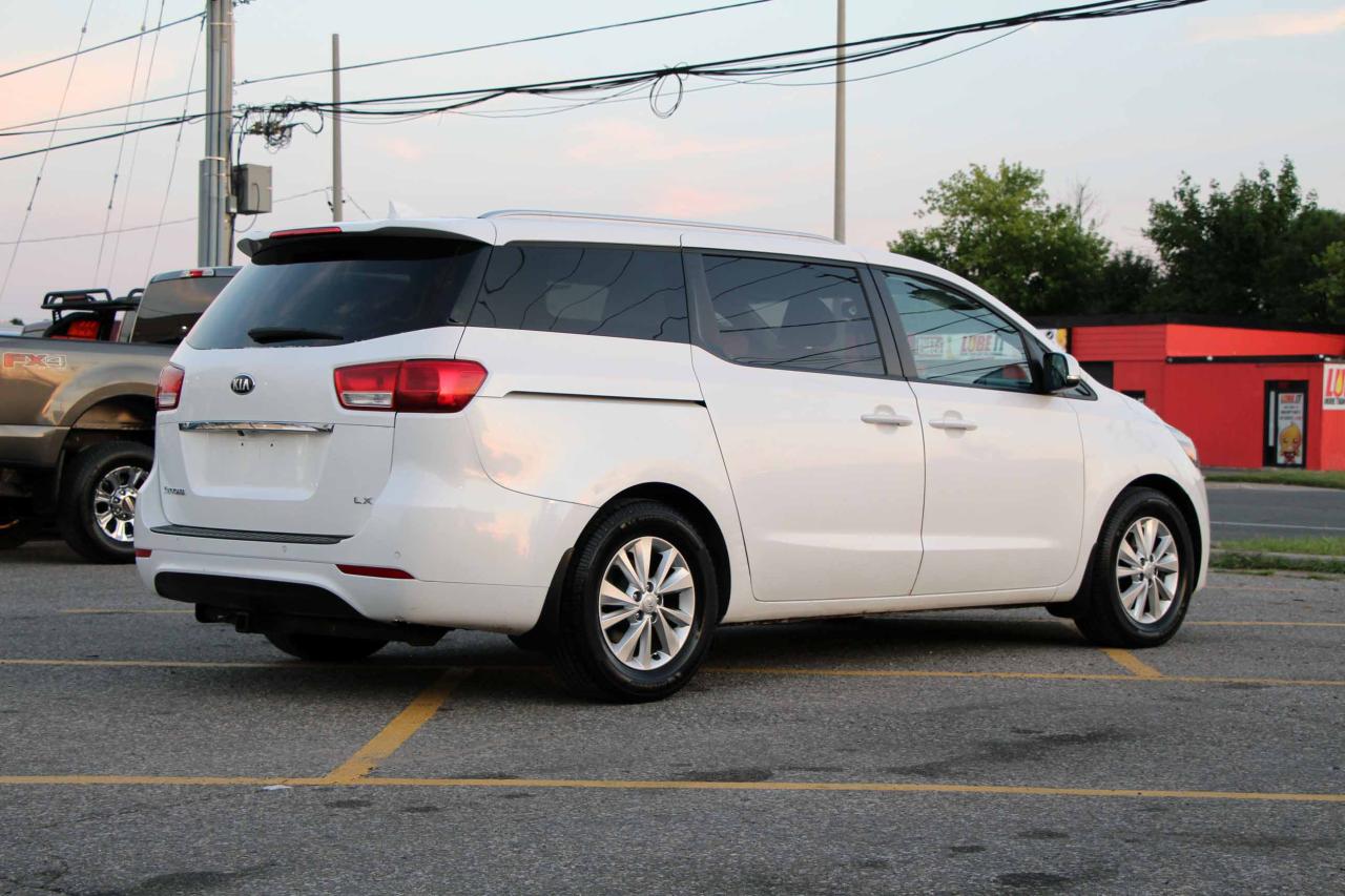 2017 Kia Sedona LX - Photo #7