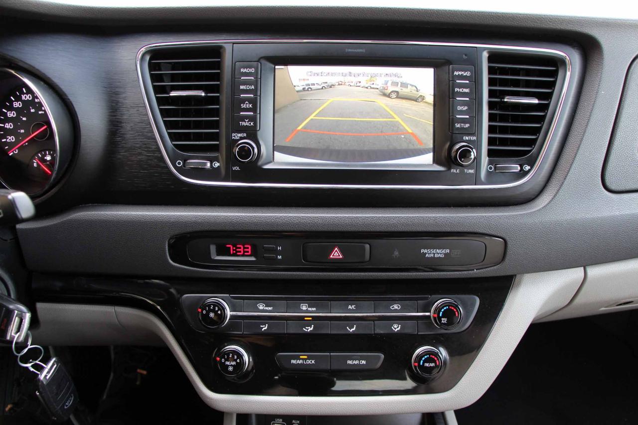 2017 Kia Sedona LX - Photo #30