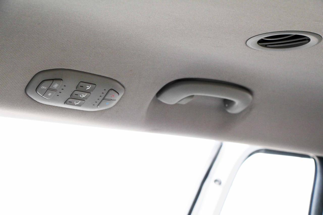 2017 Kia Sedona LX - Photo #35