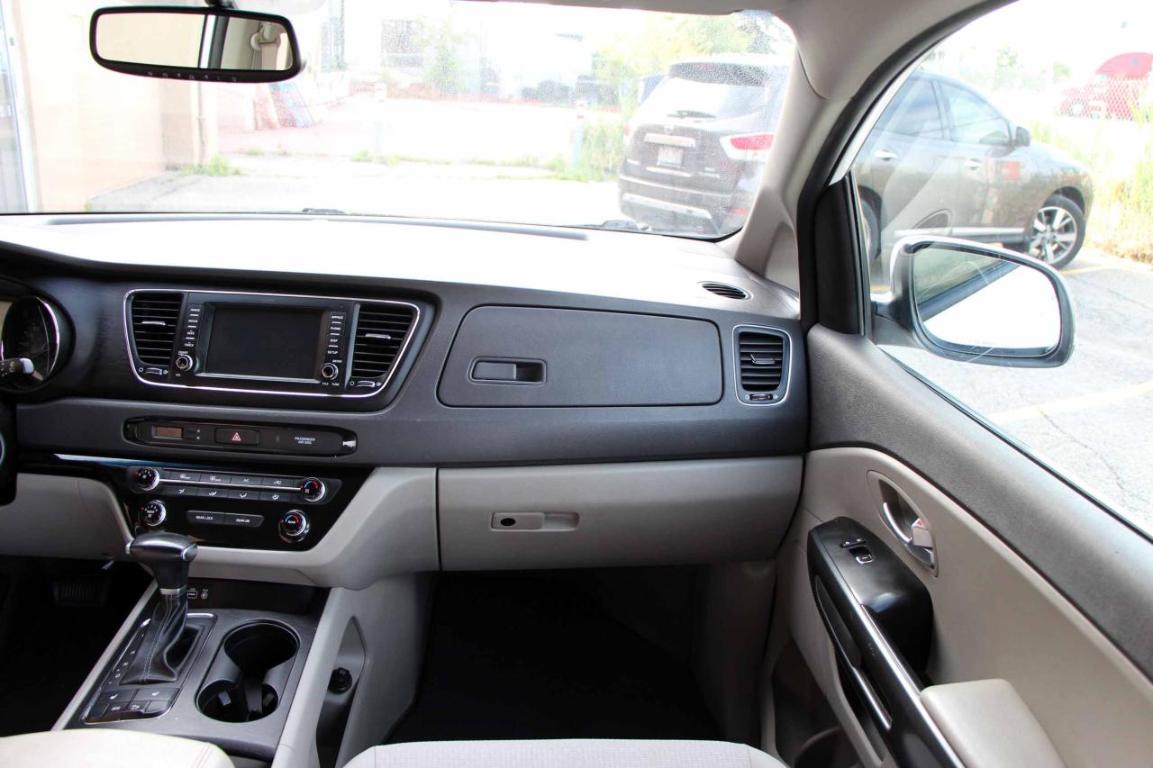 2017 Kia Sedona LX - Photo #27