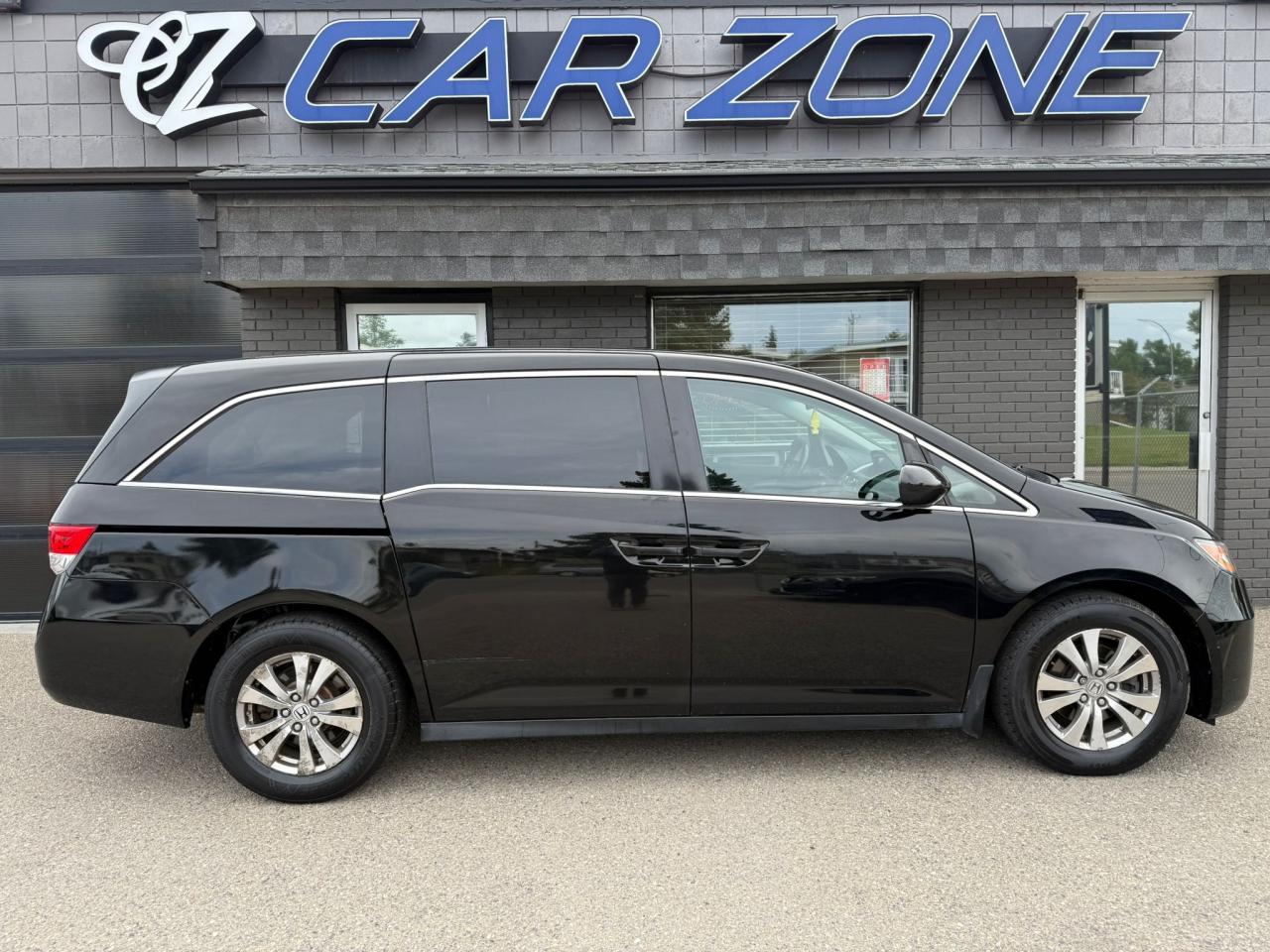 2014 Honda Odyssey SE | Easy Financing Solutions | Warranty Available - Photo #2