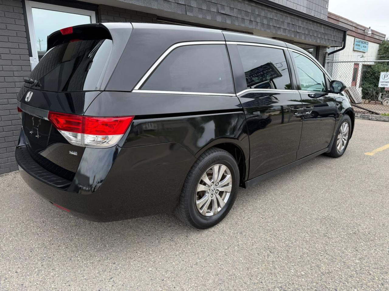 2014 Honda Odyssey SE | Easy Financing Solutions | Warranty Available - Photo #3