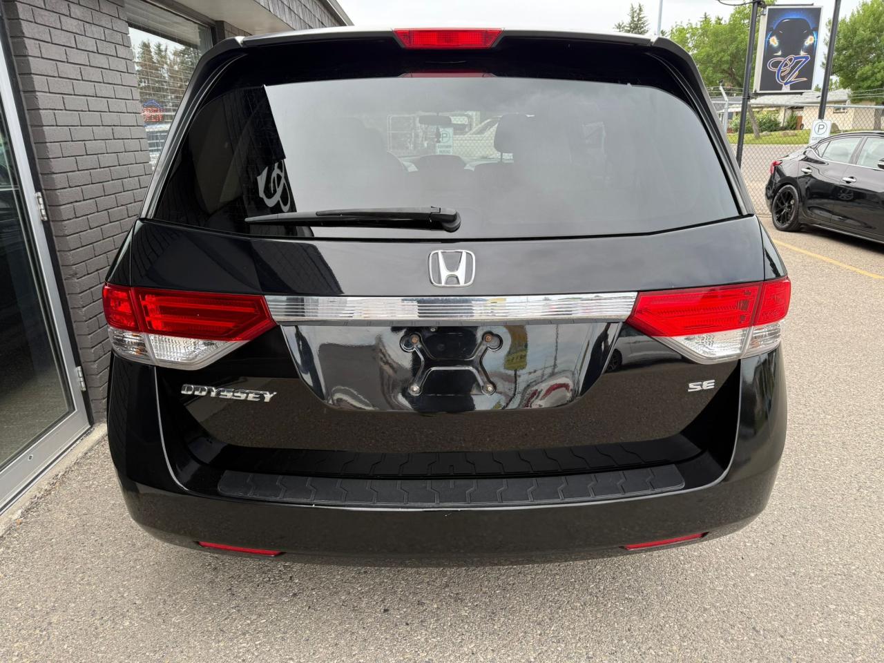 2014 Honda Odyssey SE | Easy Financing Solutions | Warranty Available - Photo #4