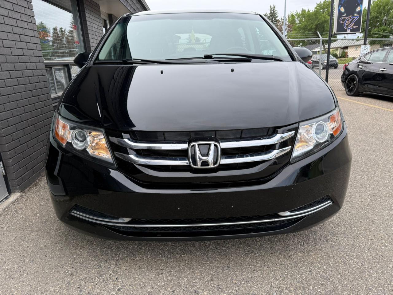 2014 Honda Odyssey SE | Easy Financing Solutions | Warranty Available - Photo #5