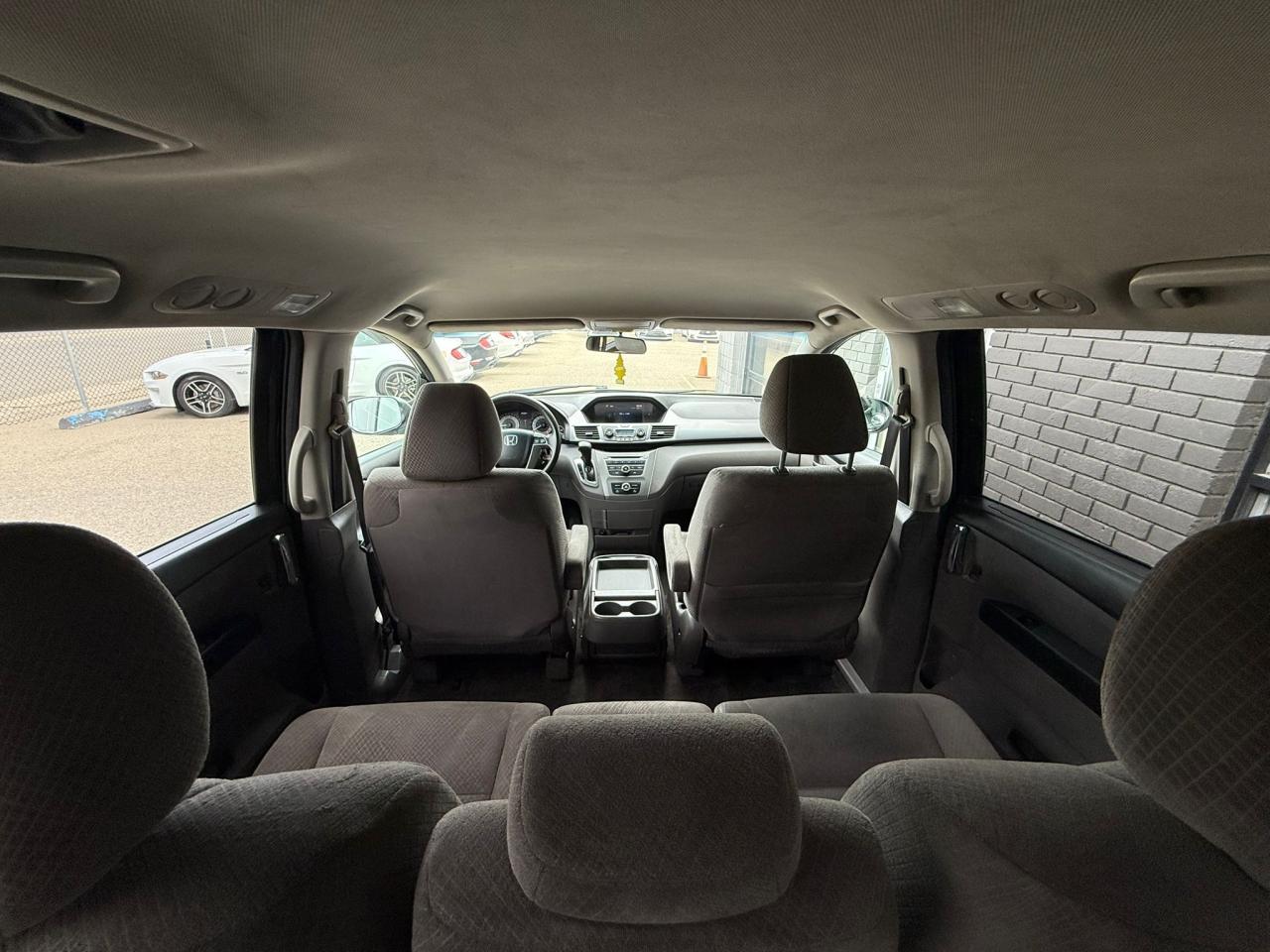 2014 Honda Odyssey SE | Easy Financing Solutions | Warranty Available - Photo #13
