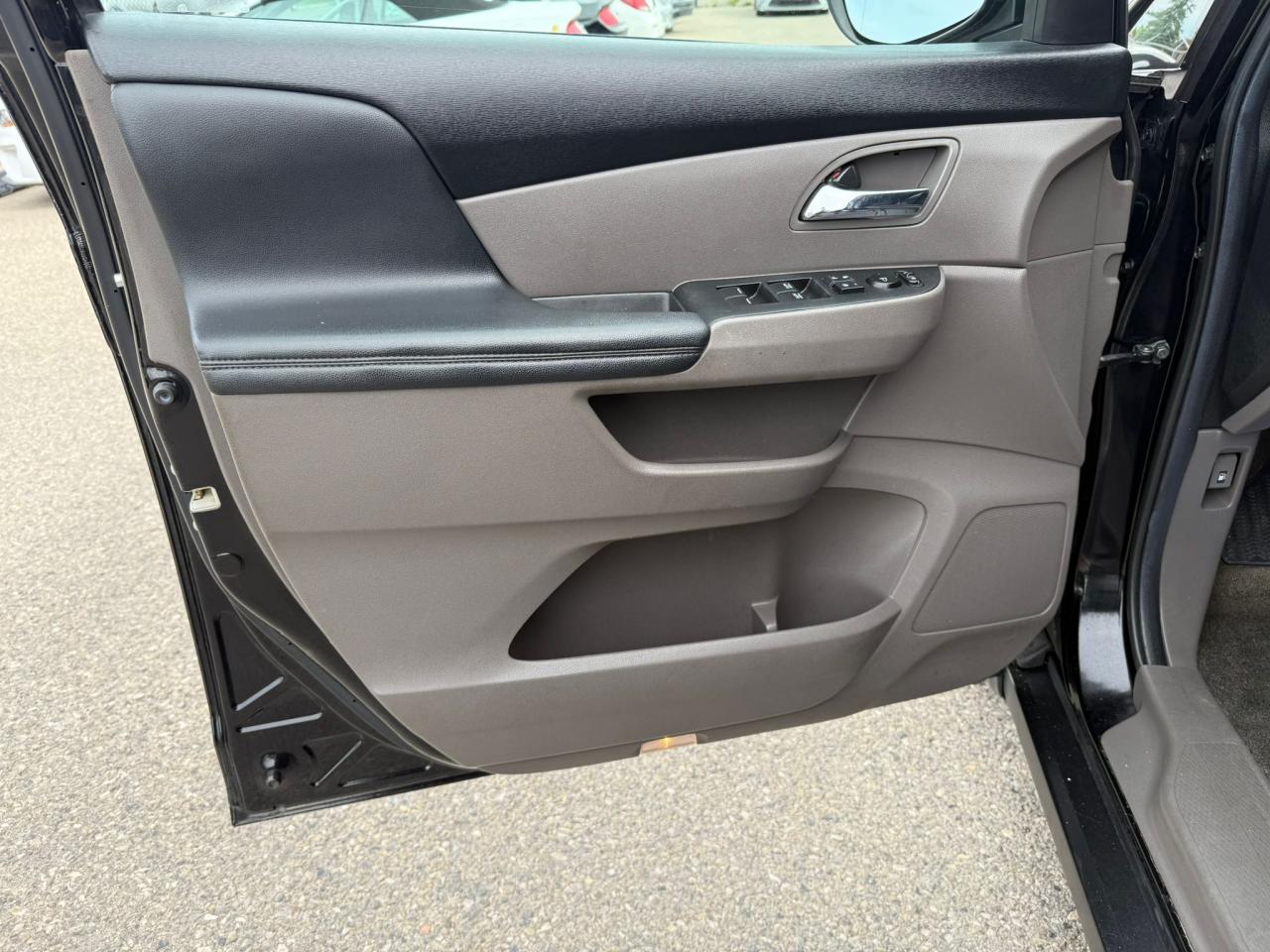 2014 Honda Odyssey SE | Easy Financing Solutions | Warranty Available - Photo #16