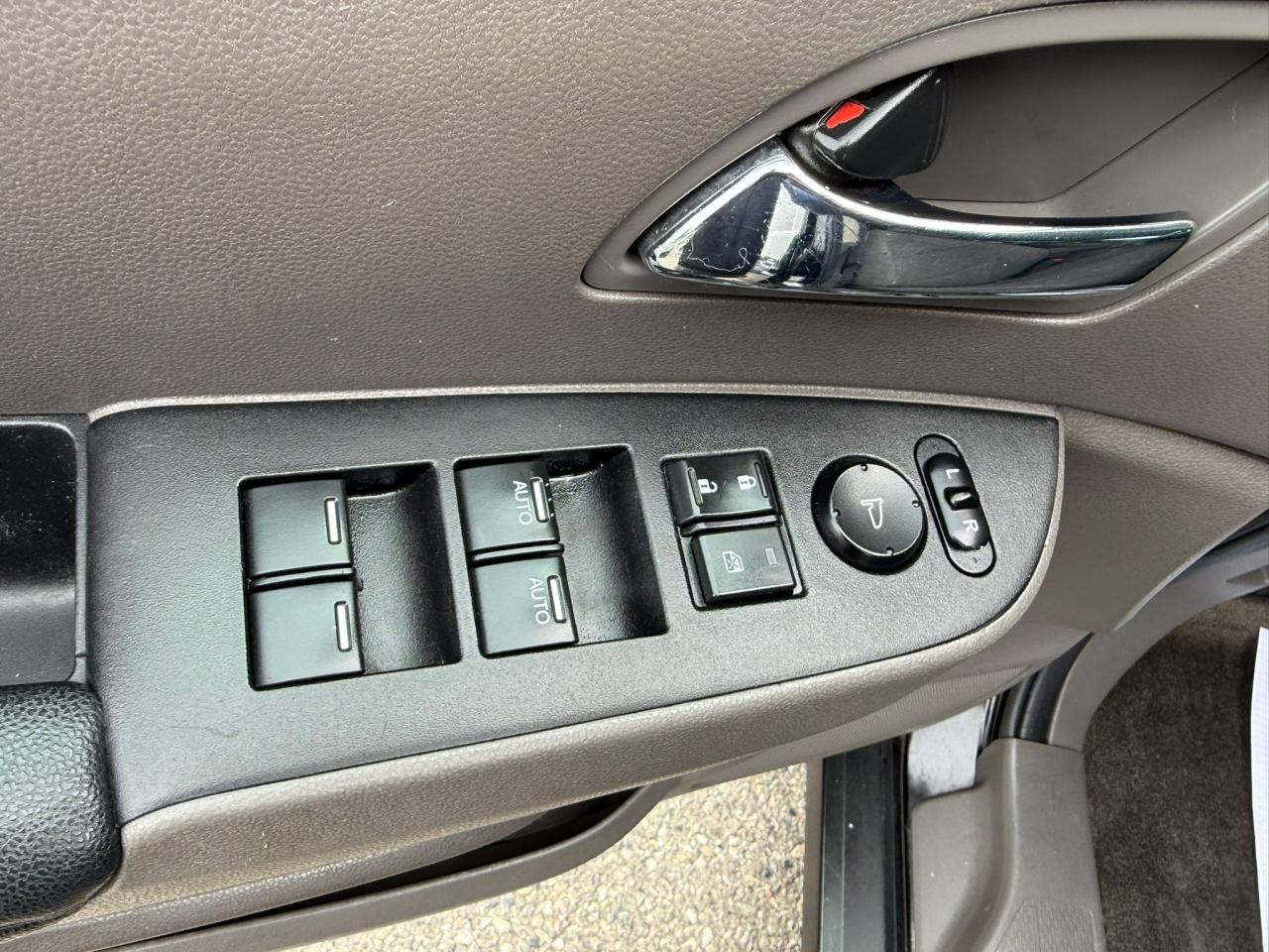 2014 Honda Odyssey SE | Easy Financing Solutions | Warranty Available - Photo #17
