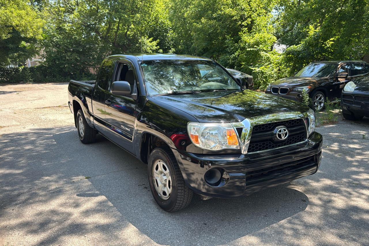 2011 Toyota Tacoma  - Photo #4