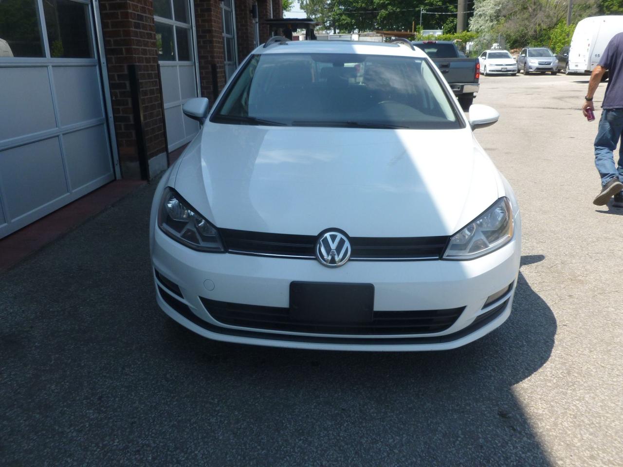 2017 Volkswagen Golf SportWagen Trendline - Photo #2