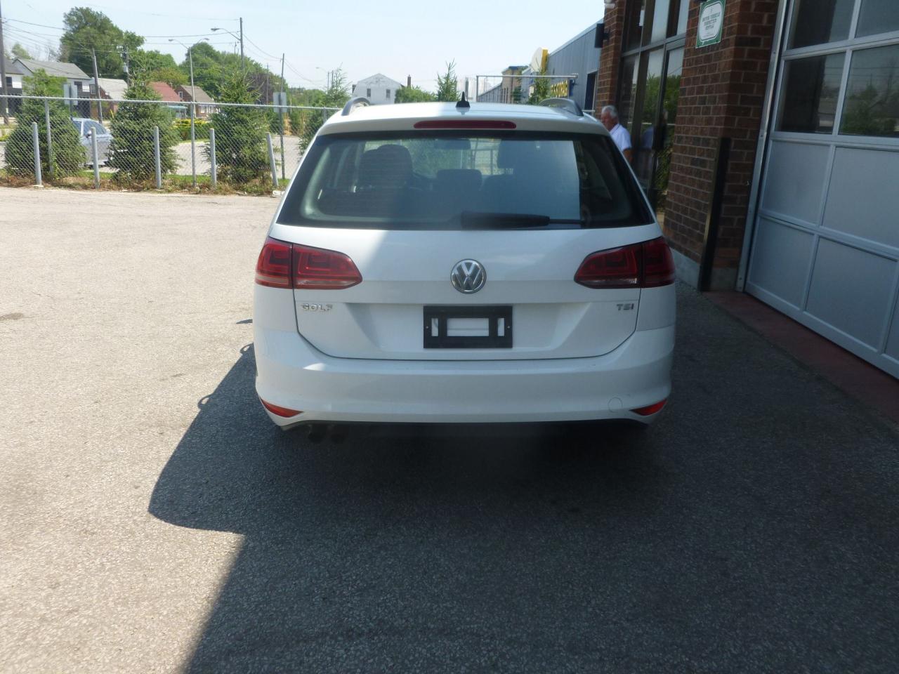 2017 Volkswagen Golf SportWagen Trendline - Photo #4