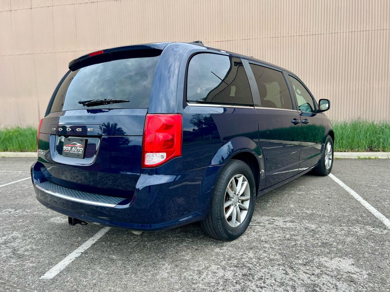 2015 Dodge Grand Caravan SXT Premium Plus - Photo #4