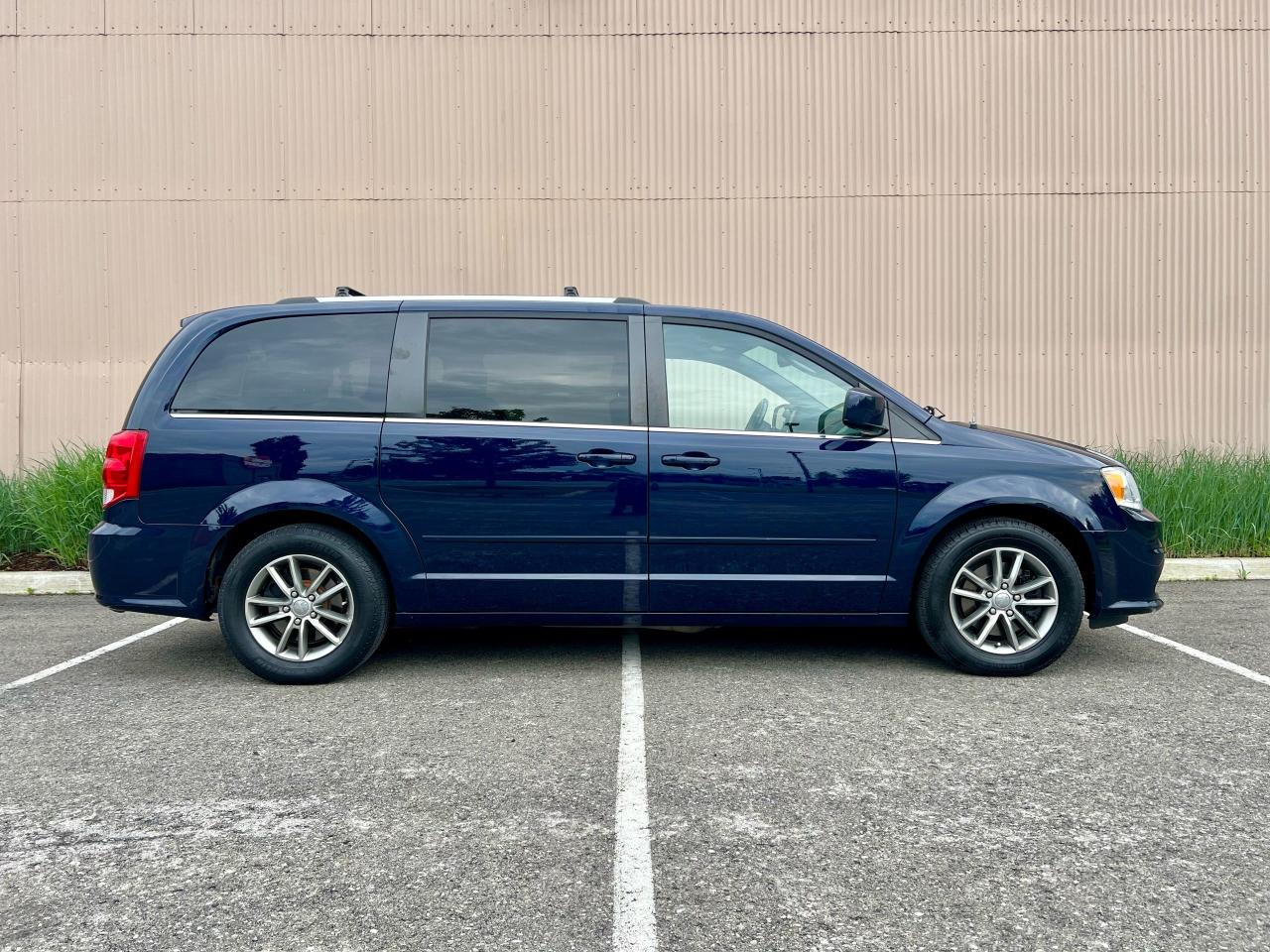 2015 Dodge Grand Caravan SXT Premium Plus - Photo #5