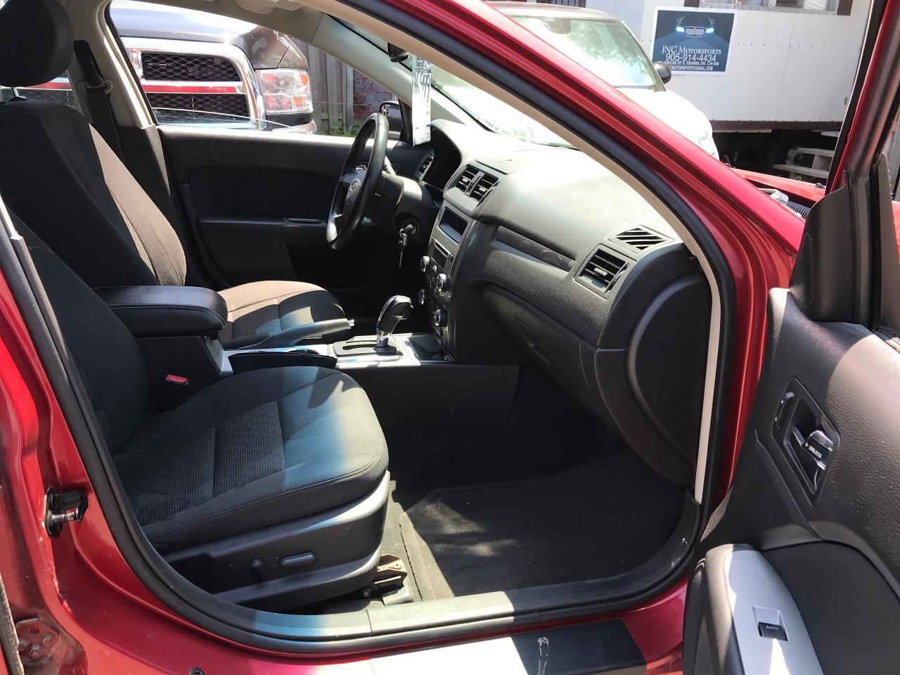 2011 Ford Fusion SEL - Photo #22