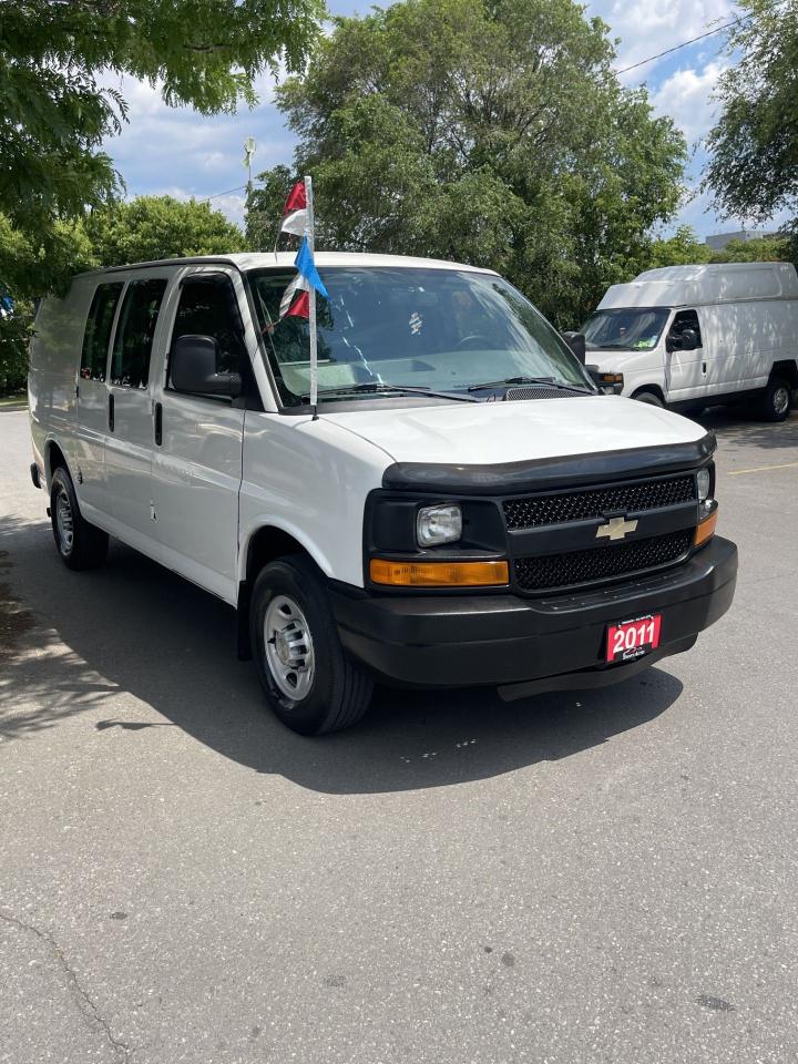 2011 Chevrolet Express Cargo Van HEAVY DUTY 1 TON  ONLY 185,000 KMS - Photo #5