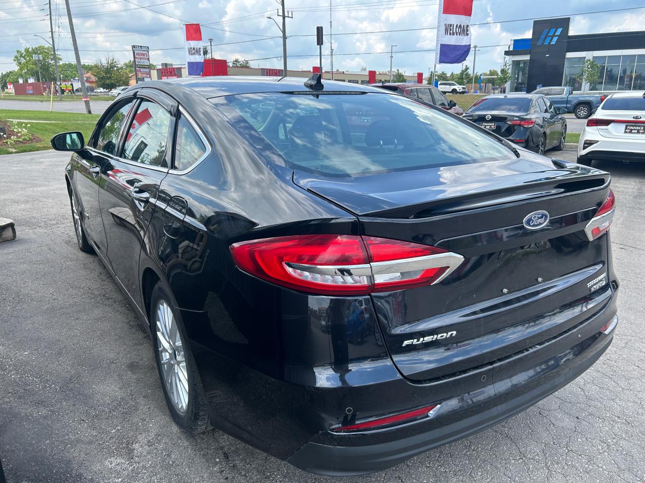 2019 Ford Fusion Hybrid Titanium - Photo #4