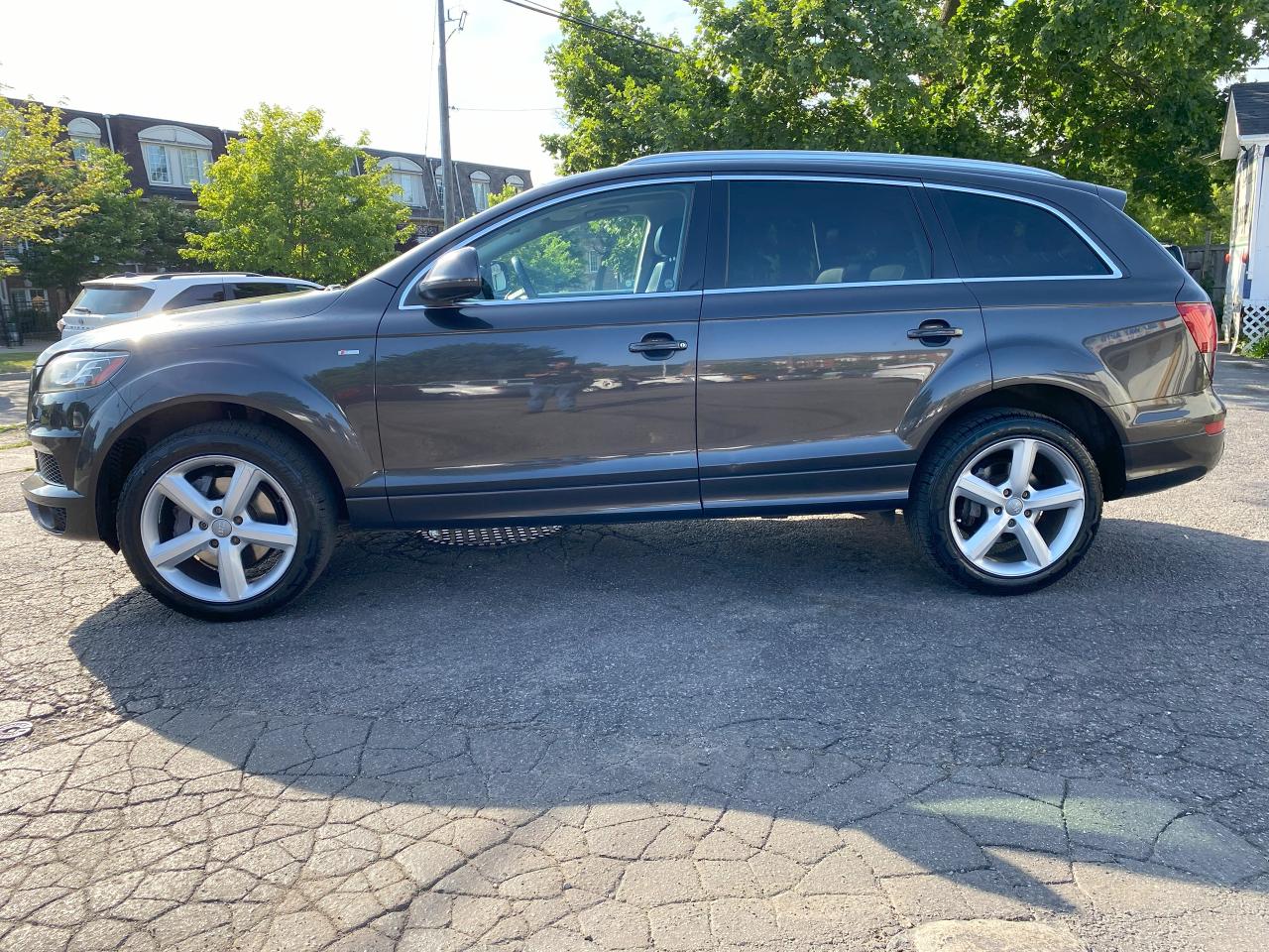 2011 Audi Q7 Quattro 4dr 3.0L Premium/7 Passenger/DVD/Navi - Photo #2