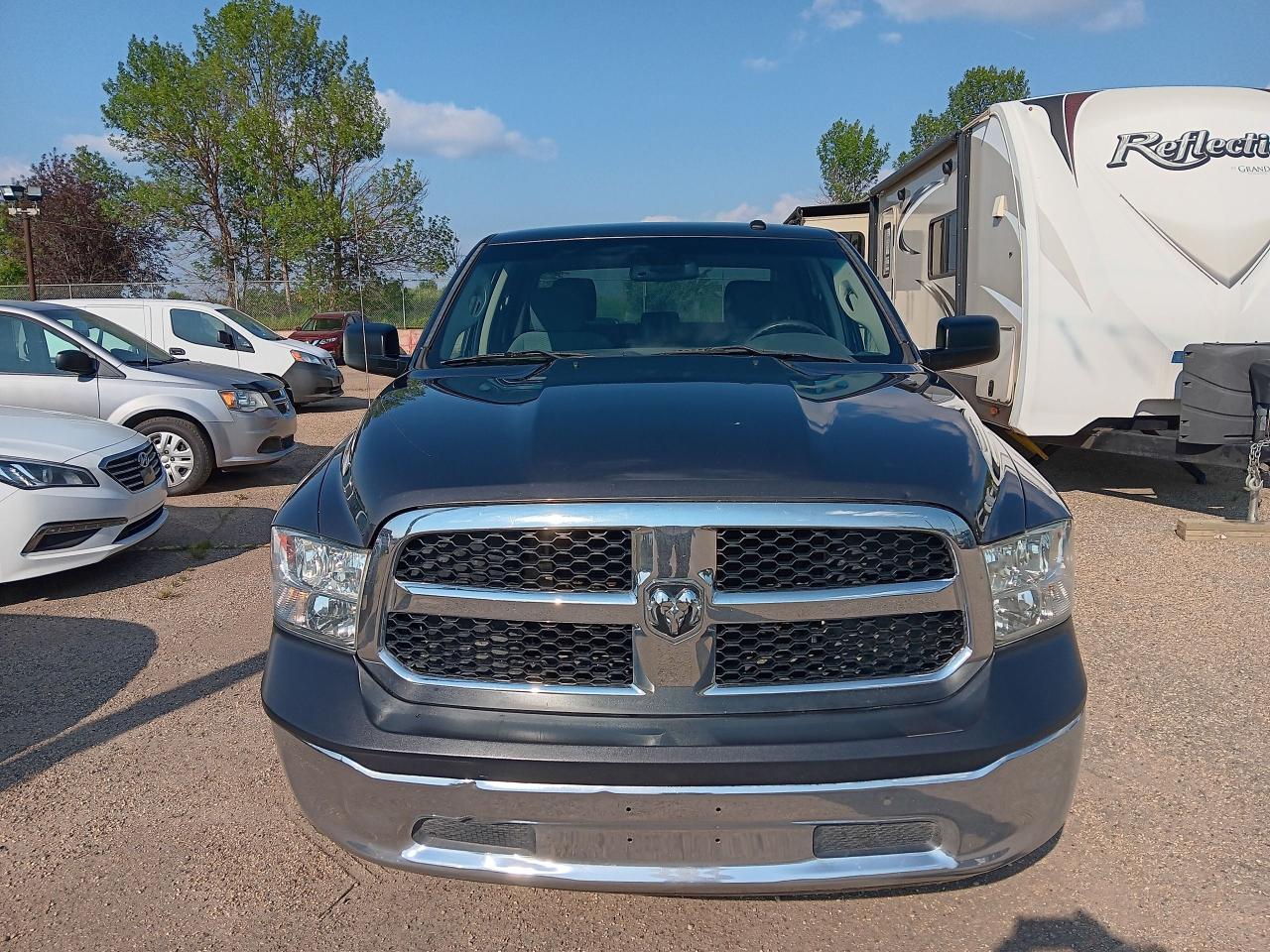2017 RAM 1500 5.7 Hemi,  Crewcab 4x4, BU Cam, Tow Package - Photo #2
