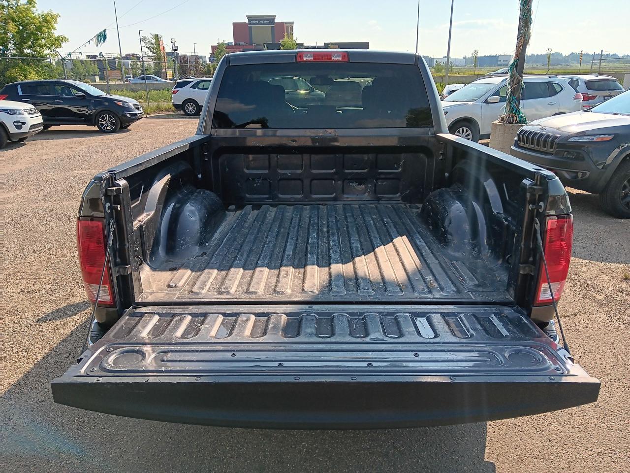 2017 RAM 1500 5.7 Hemi,  Crewcab 4x4, BU Cam, Tow Package - Photo #8