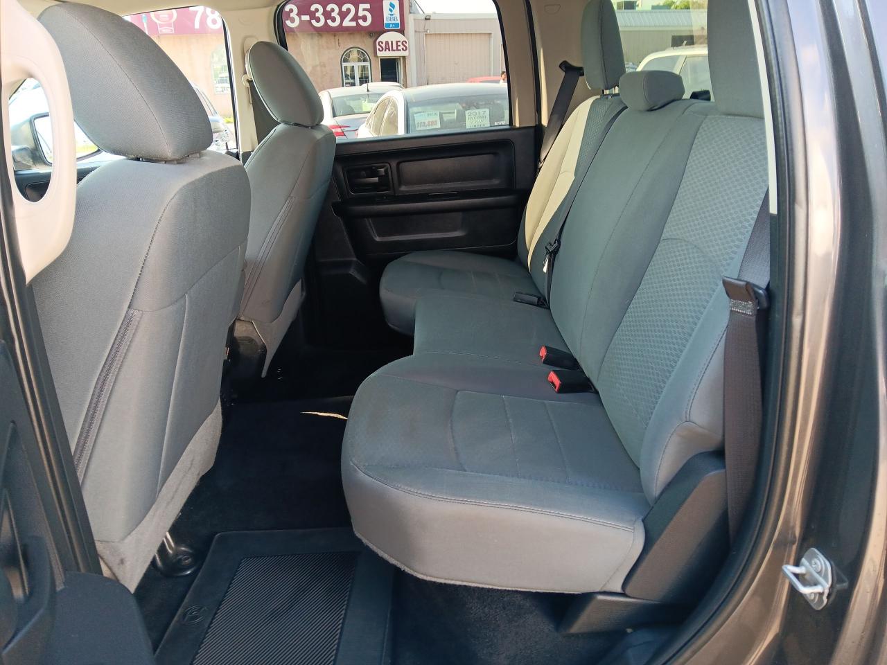 2017 RAM 1500 5.7 Hemi,  Crewcab 4x4, BU Cam, Tow Package - Photo #18