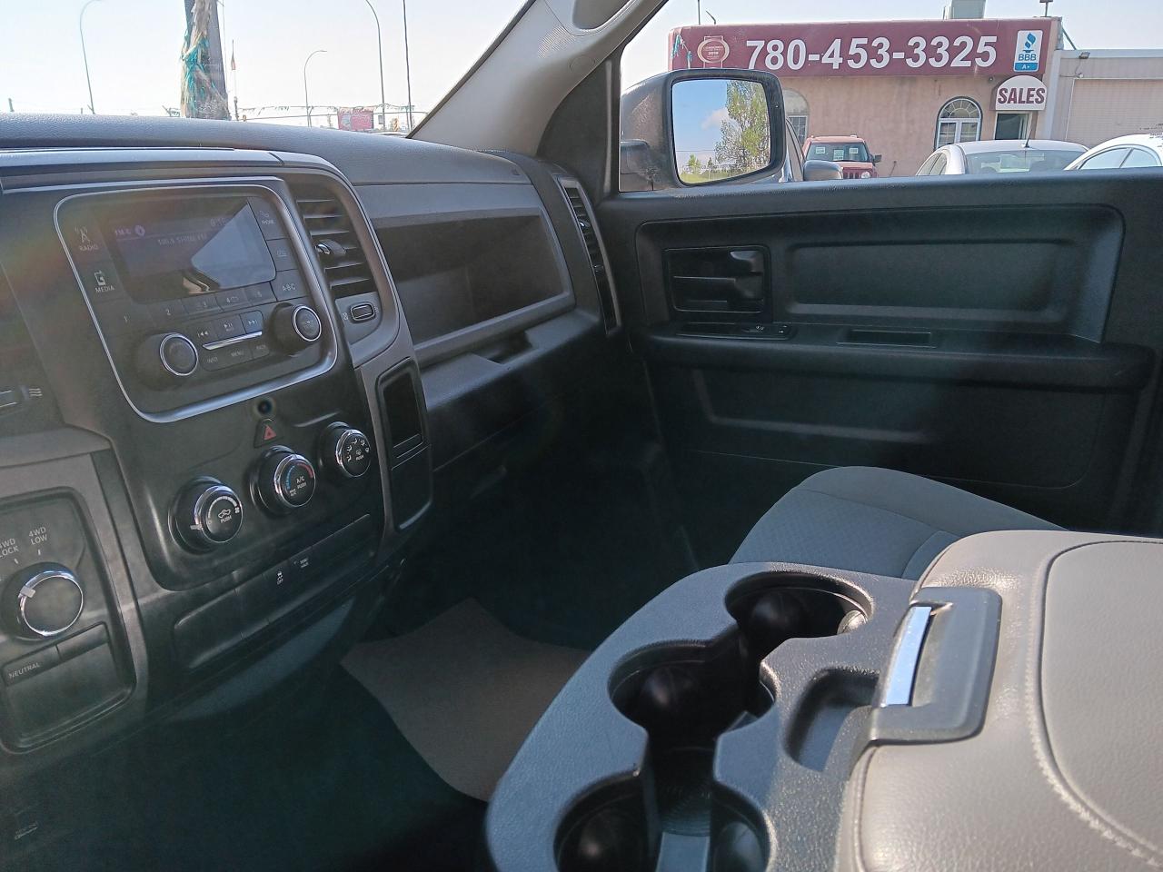 2017 RAM 1500 5.7 Hemi,  Crewcab 4x4, BU Cam, Tow Package - Photo #20