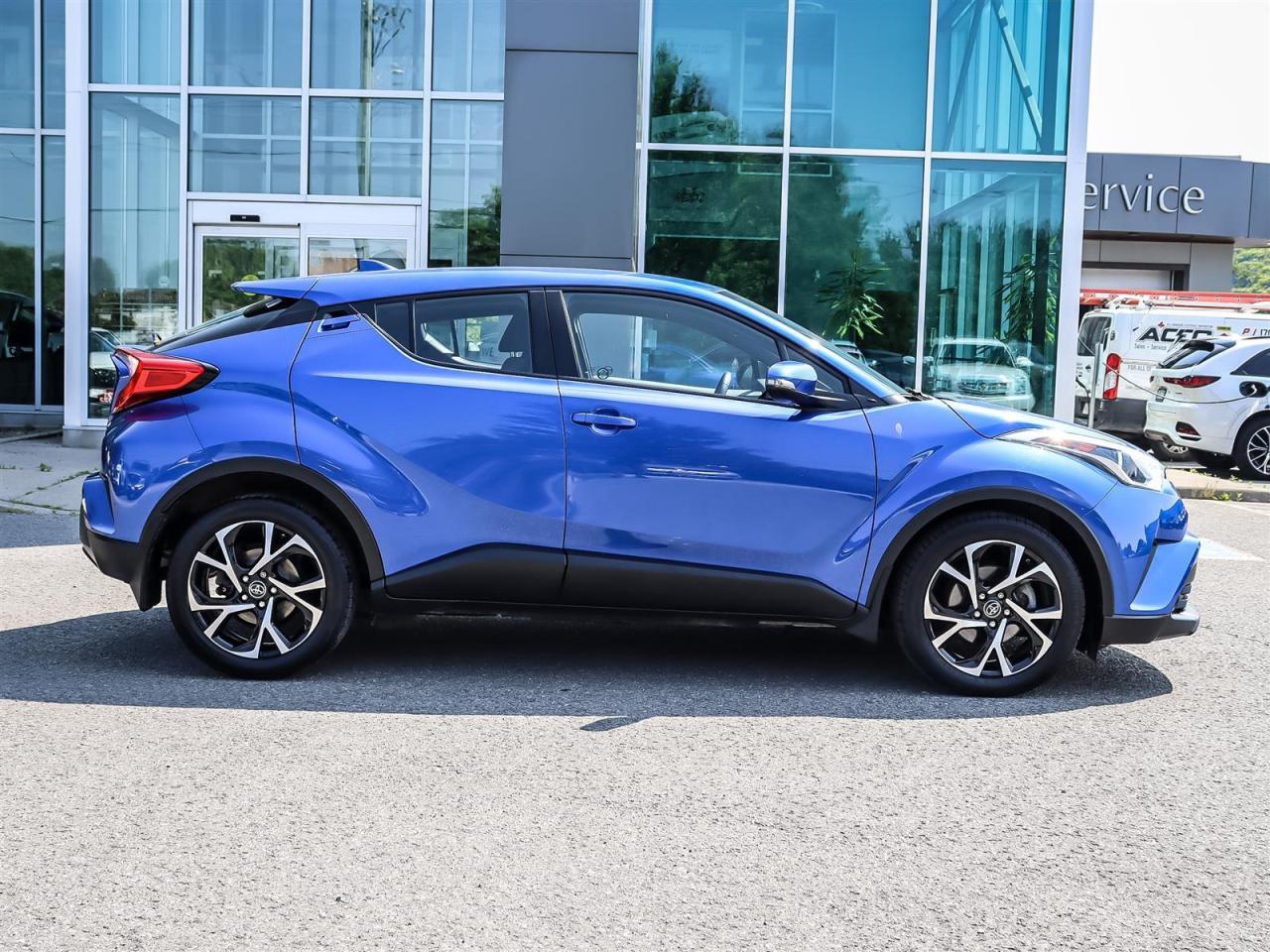 2018 Toyota C-HR XLE Premium Photo3