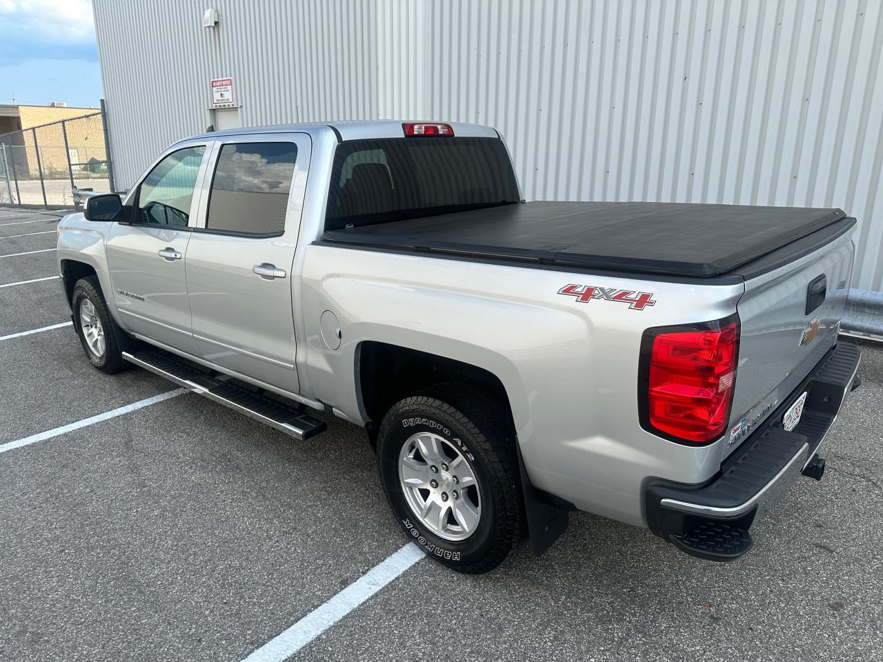 2017 Chevrolet Silverado 1500 LT Crew Cab 4WD Photo4