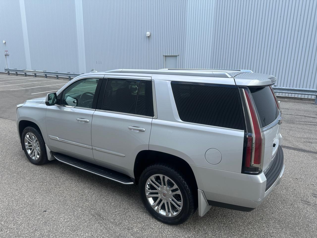 2015 Cadillac Escalade Premium Luxury 6.2L - 8 Passengers Photo3