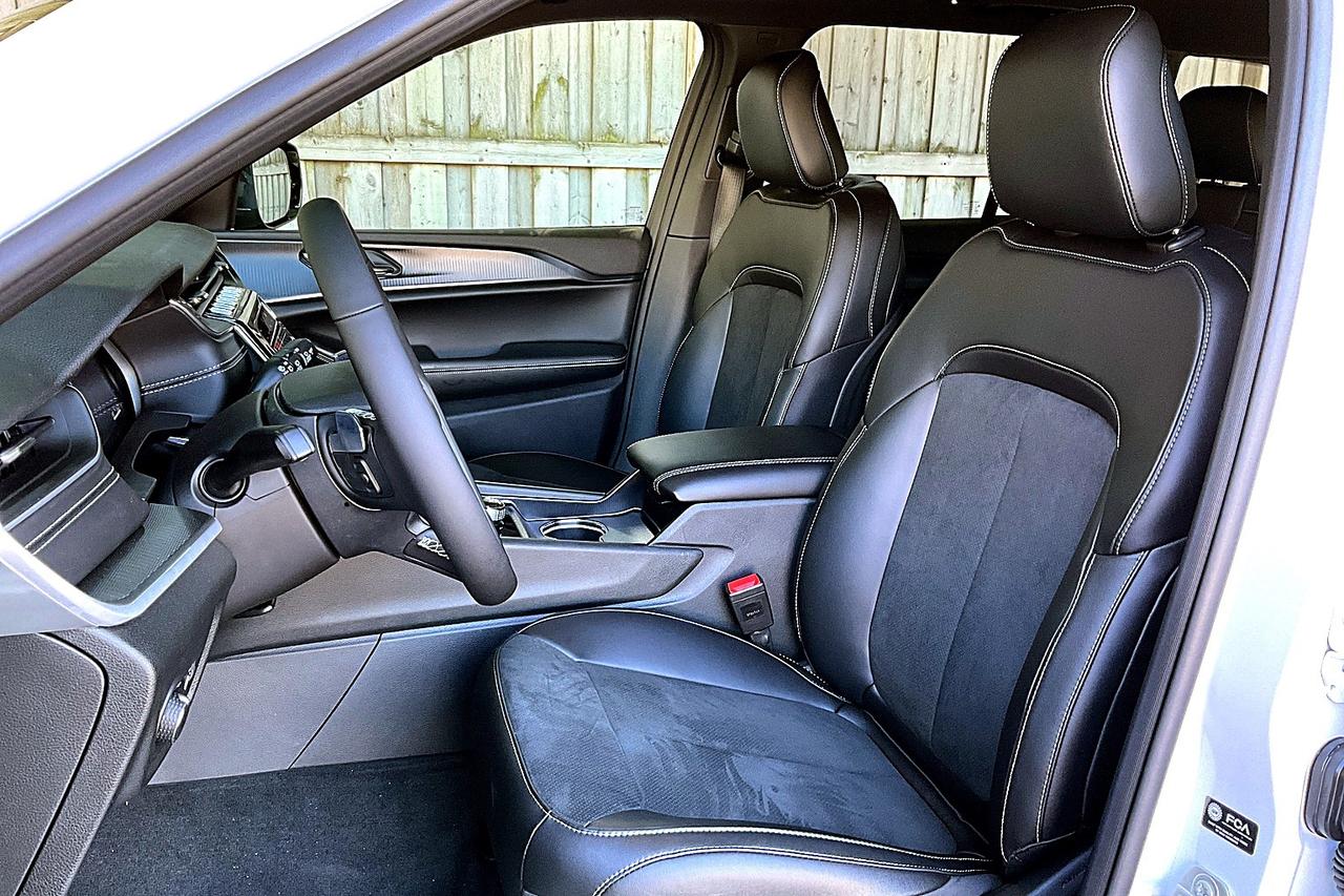 2025 Jeep Grand Cherokee ALTITUDE 4X4 | Leather | Power Sunroof | 4X4 Photo