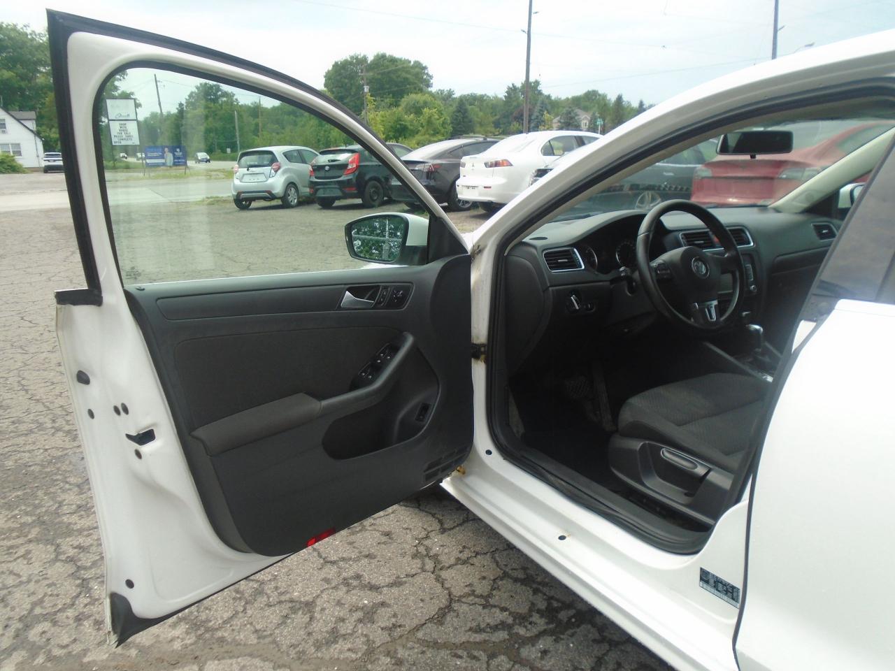 2012 Volkswagen Jetta Sedan 4dr 2.0T TDI DSG Comfortline - Photo #5