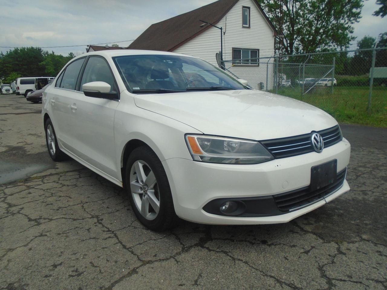 2012 Volkswagen Jetta Sedan 4dr 2.0T TDI DSG Comfortline - Photo #2