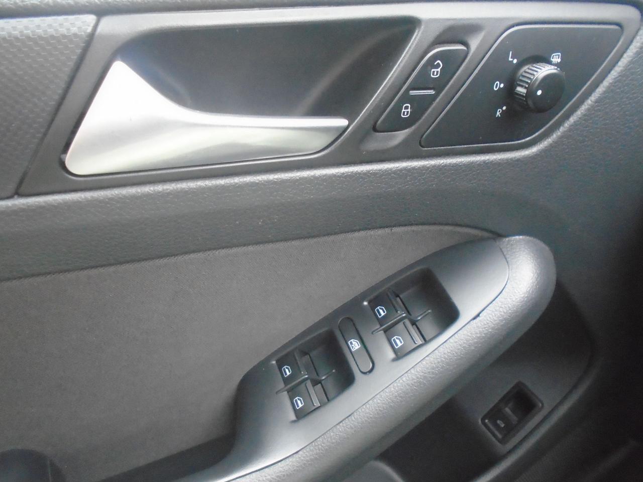 2012 Volkswagen Jetta Sedan 4dr 2.0T TDI DSG Comfortline - Photo #6