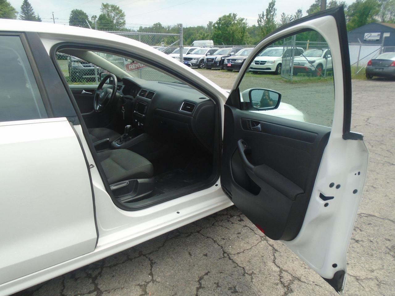 2012 Volkswagen Jetta Sedan 4dr 2.0T TDI DSG Comfortline - Photo #17