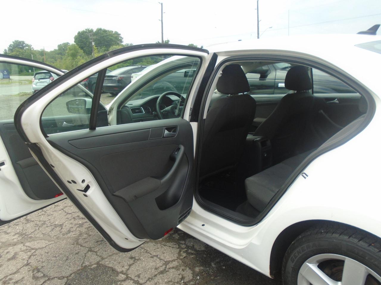 2012 Volkswagen Jetta Sedan 4dr 2.0T TDI DSG Comfortline - Photo #19