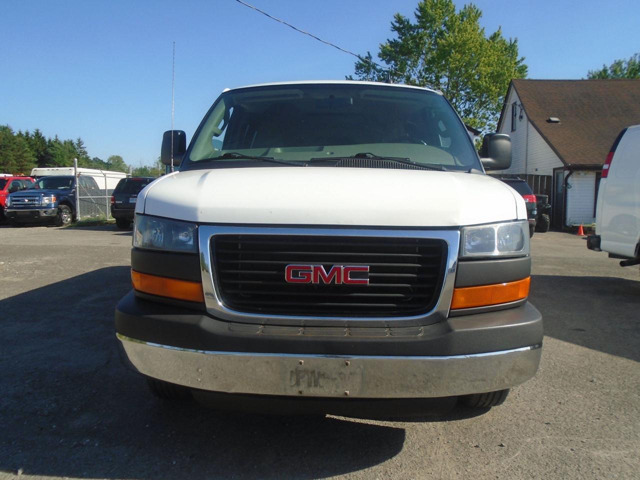 2016 GMC Savana Passenger RWD 3500 155  LT w-1LT - Photo #3