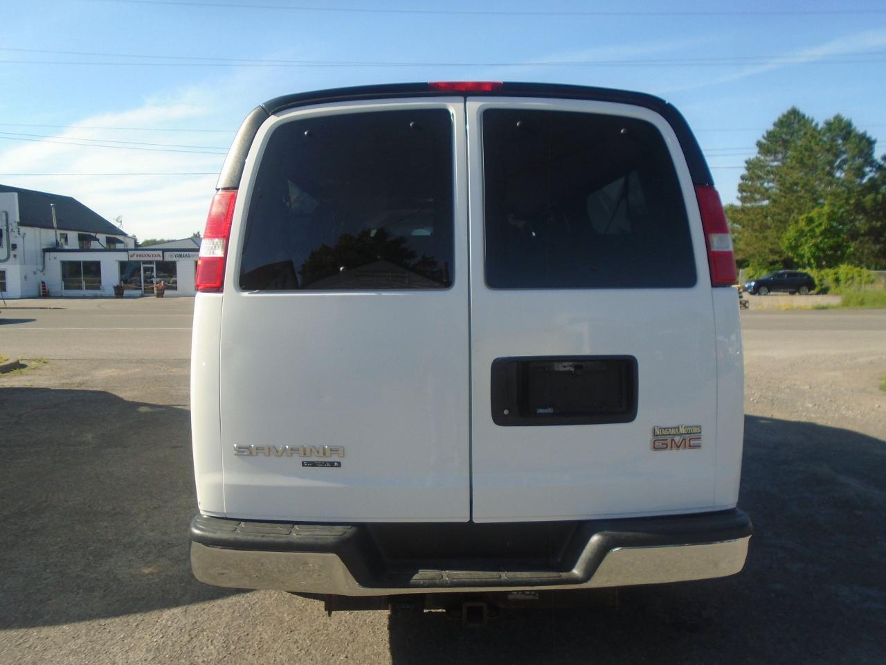 2016 GMC Savana Passenger RWD 3500 155  LT w-1LT - Photo #2