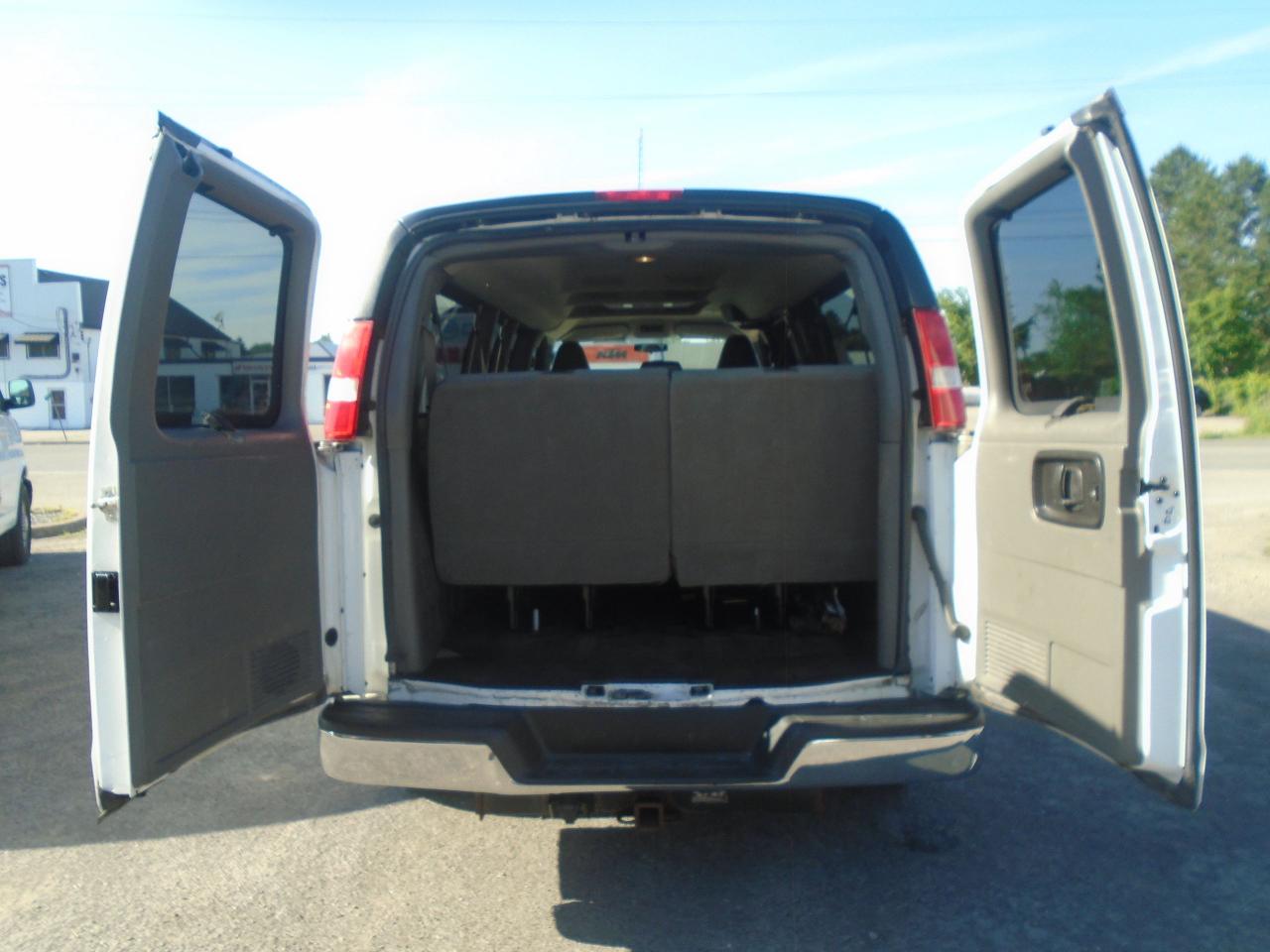 2016 GMC Savana Passenger RWD 3500 155  LT w-1LT - Photo #10