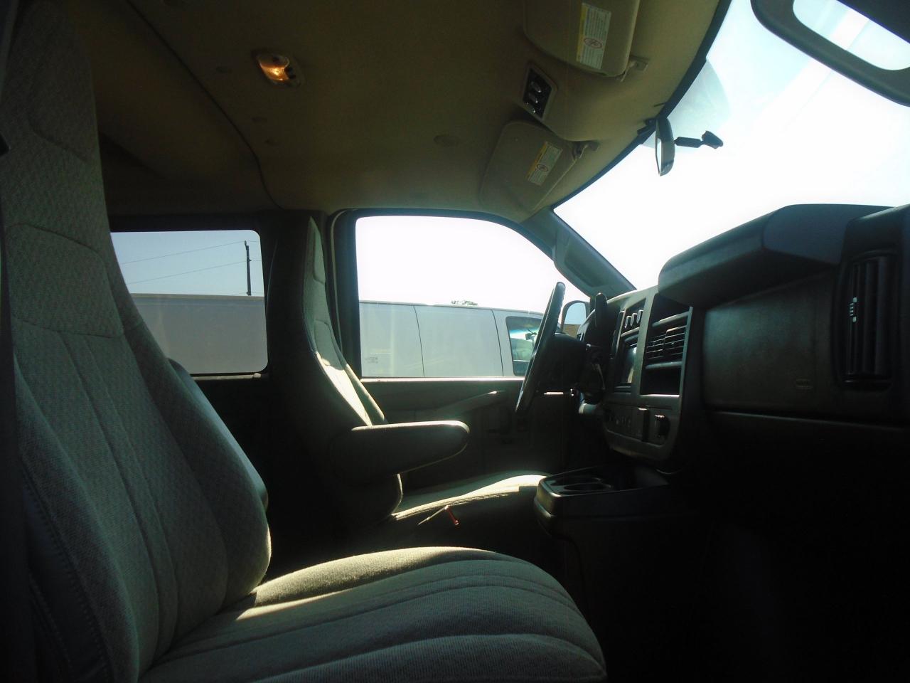 2016 GMC Savana Passenger RWD 3500 155  LT w-1LT - Photo #28