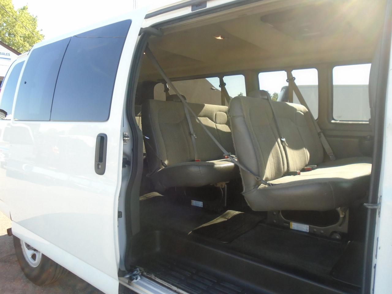 2016 GMC Savana Passenger RWD 3500 155  LT w-1LT - Photo #35