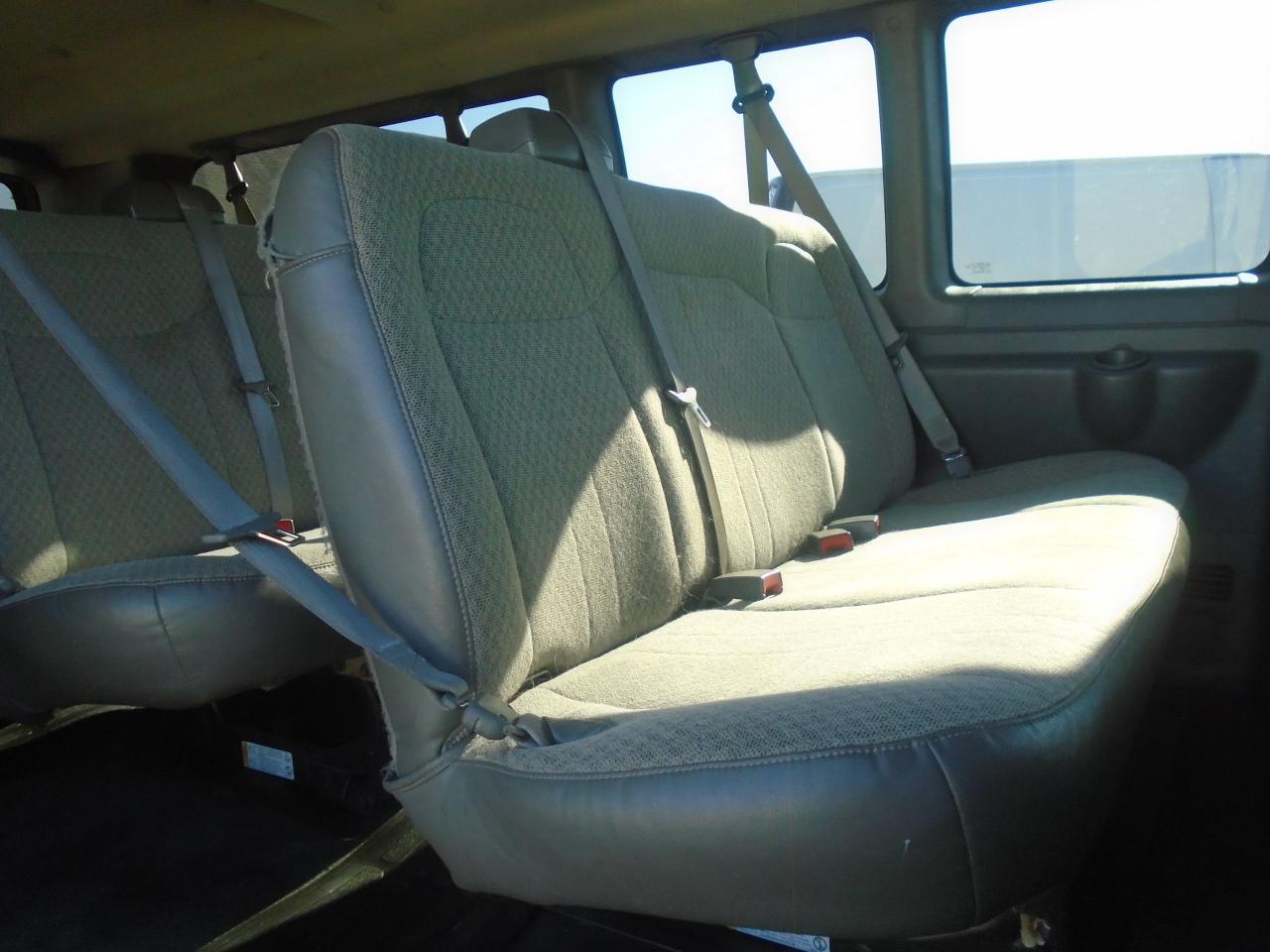 2016 GMC Savana Passenger RWD 3500 155  LT w-1LT - Photo #36
