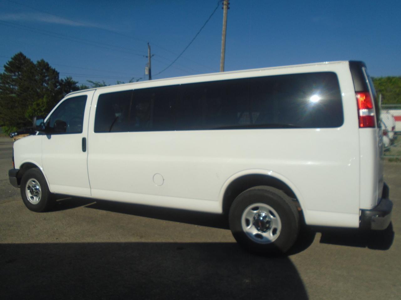 2016 GMC Savana Passenger RWD 3500 155  LT w-1LT - Photo #7