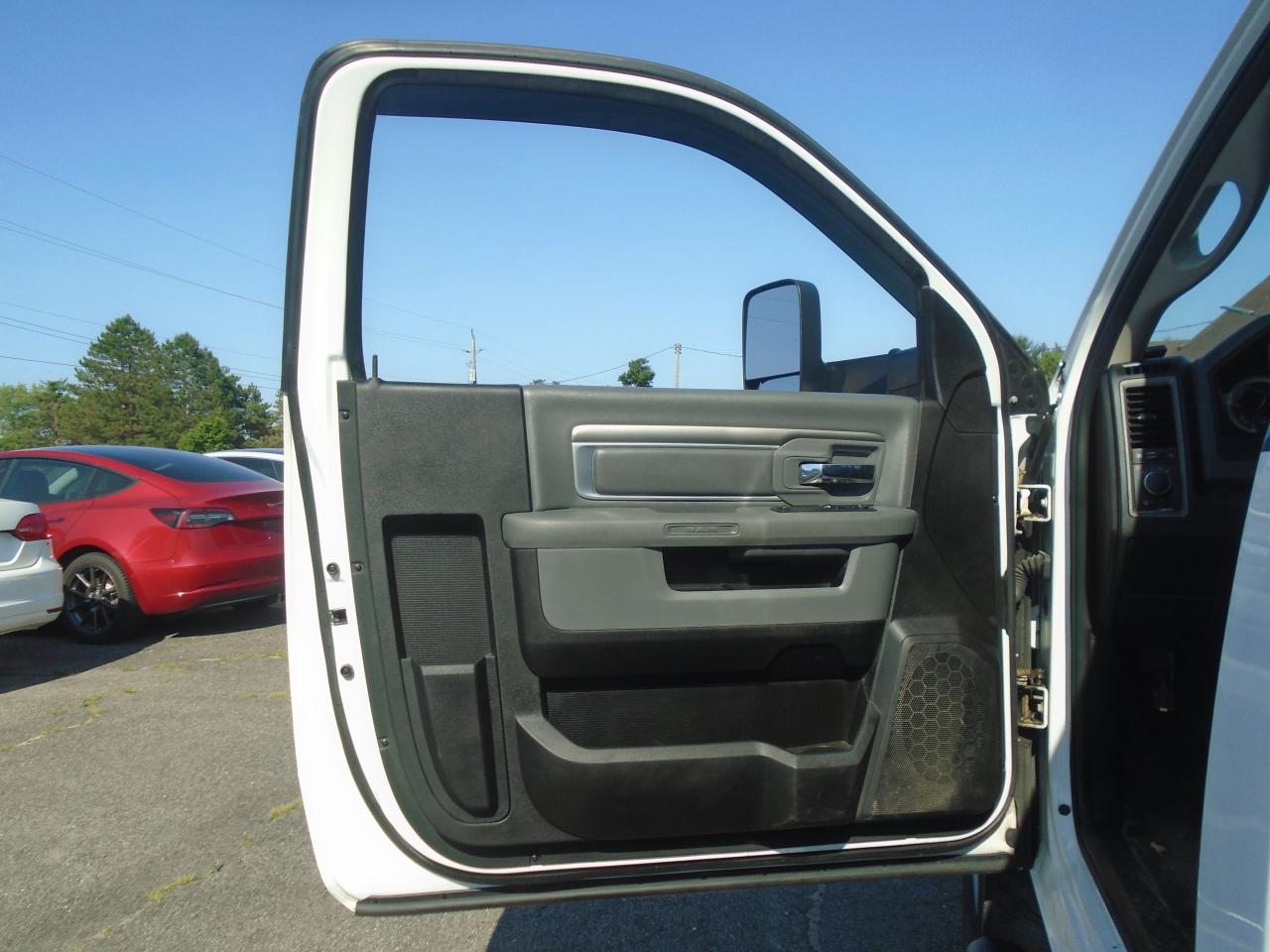 2018 RAM 2500 ST 4x4 Reg Cab 8' Box - Photo #9