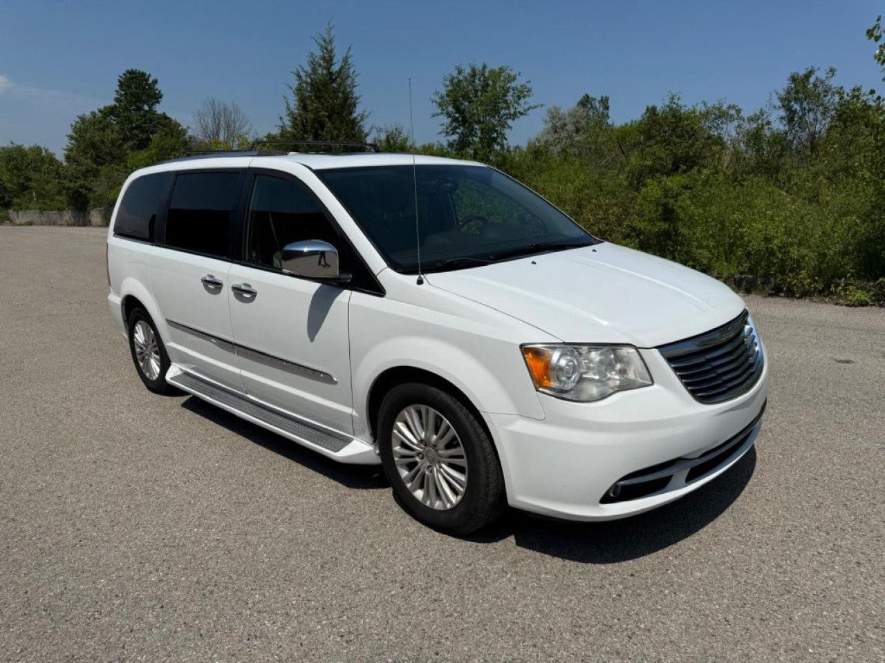 2014 Chrysler Town & Country LIMITED |TAN INTERIOR|SUNROOF|NAVI|BACK-UP CAM|POWER SLIDING DOORS| - Photo #8