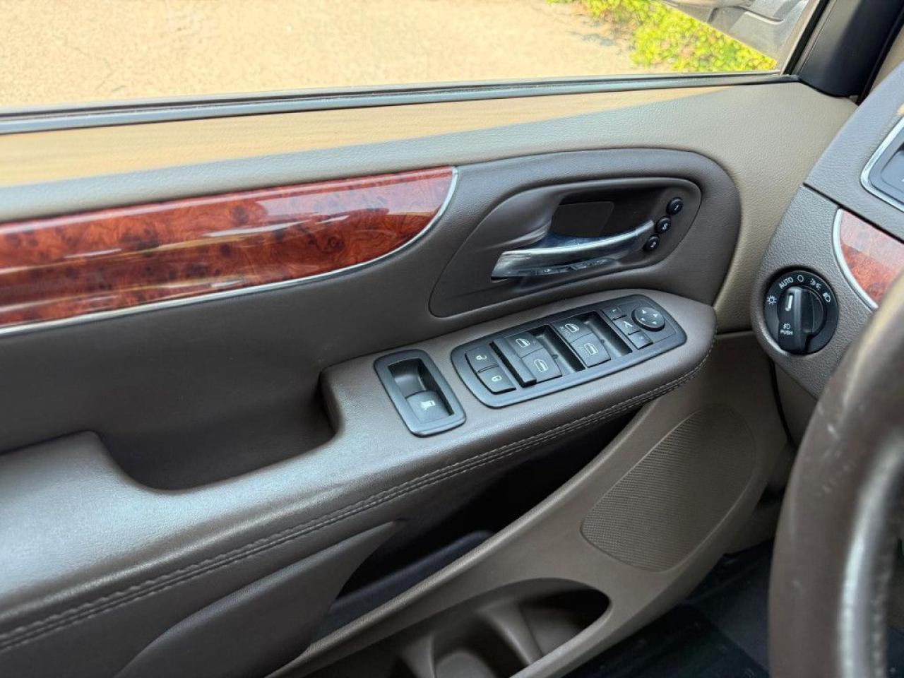 2014 Chrysler Town & Country LIMITED |TAN INTERIOR|SUNROOF|NAVI|BACK-UP CAM|POWER SLIDING DOORS| - Photo #31