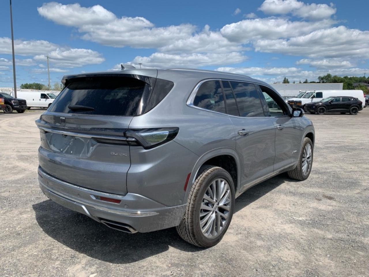 2025 Buick Enclave Avenir  - Leather Seats Photo4