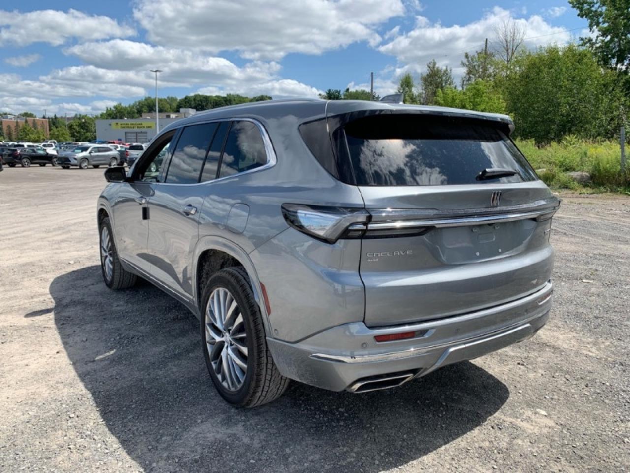 2025 Buick Enclave Avenir  - Leather Seats Photo2