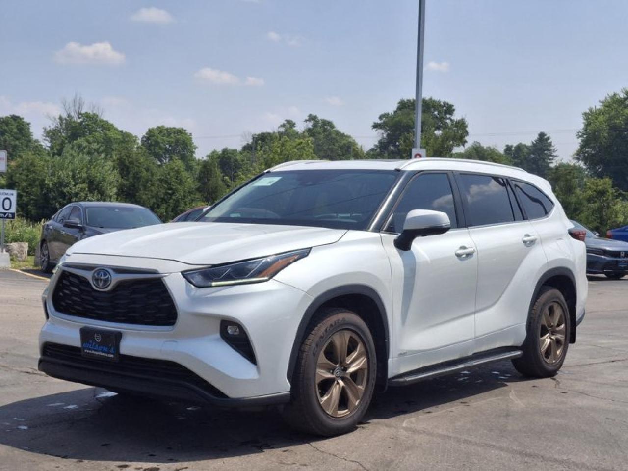 Used 2023 Toyota Highlander Hybrid XLE Bronze Edition | Adaptive Cruise | Sunroof | Apple CarPlay & Android Auto | and More ! for sale in Guelph, ON