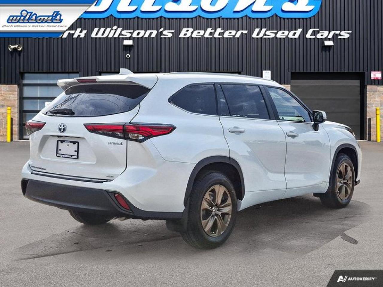 2023 Toyota Highlander Hybrid XLE Bronze Edition | Adaptive Cruise | Sunroof | Apple CarPlay & Android Auto | New Tires | Photo4